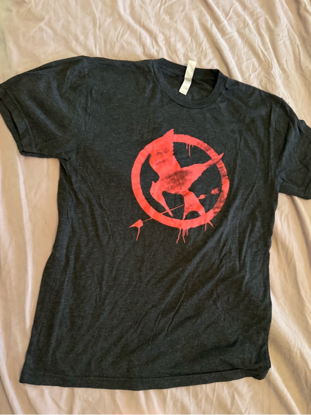 Official The Hunger Games Mockingjay Part 2 t-shirt size small